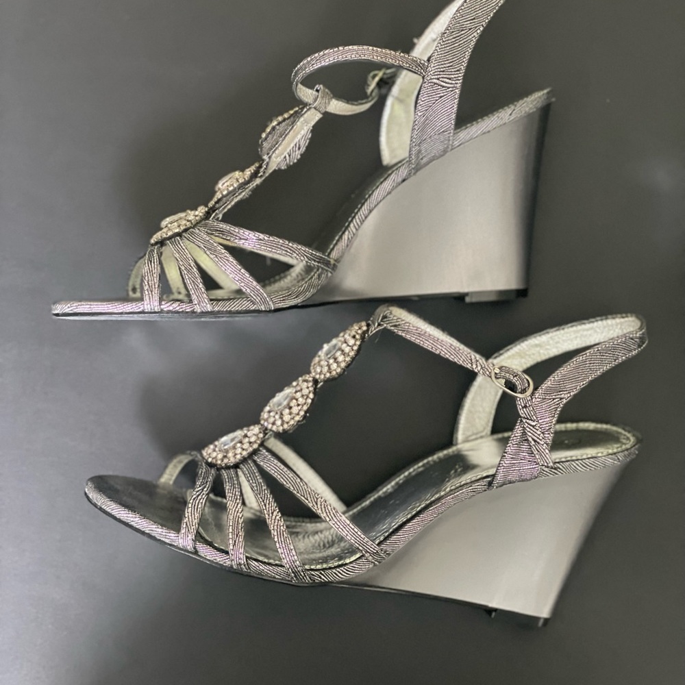 Adrianna Papell heels - Picture 2 of 10